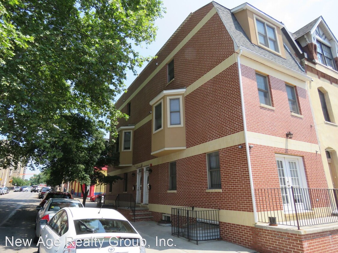 Primary Photo - 4447 Sansom St