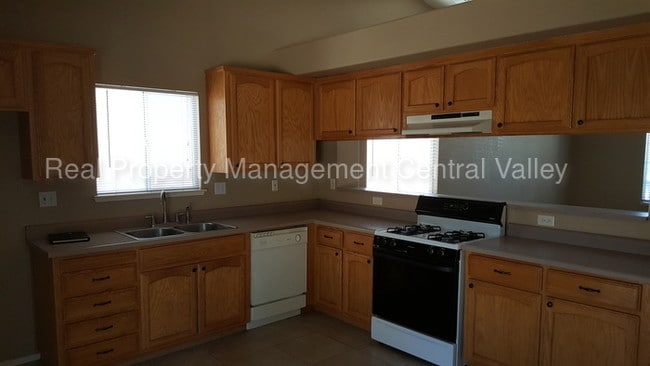 Building Photo - 2426 Rio Gabriel St