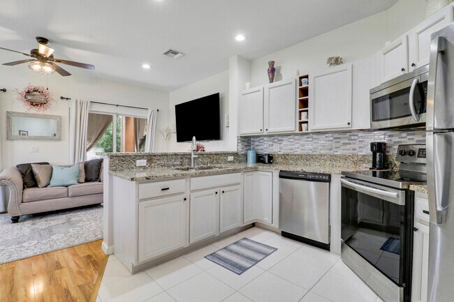 Foto del edificio - 8301 Mulligan Cir