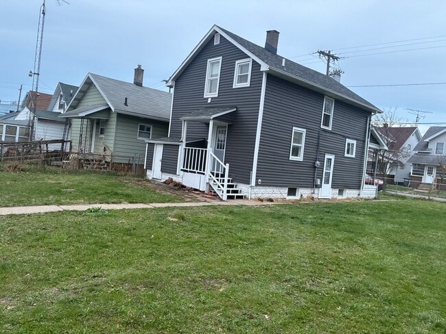 Building Photo - 1305 Mott Ave