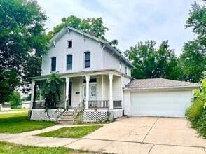 Building Photo - 211 S Walnut St