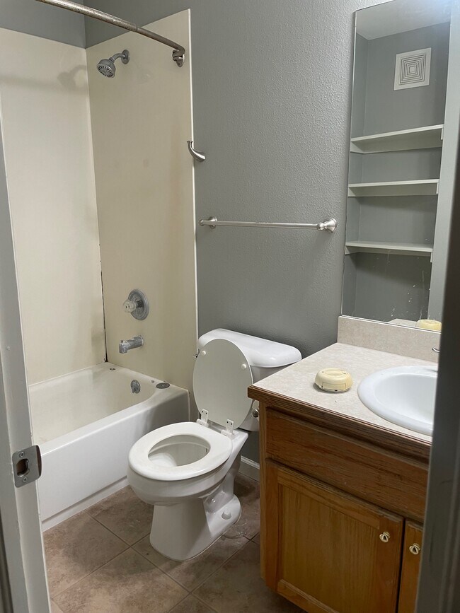 Building Photo - 1206 Cree Dr