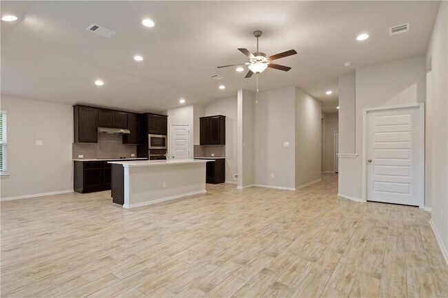 Foto del edificio - 3704 Stillwood Ln