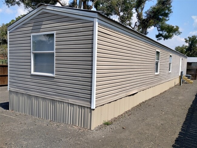 Building Photo - 1121 Edgewood Dr