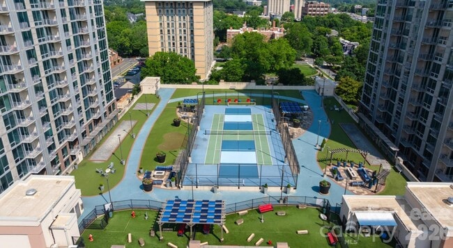 Building Photo - 640 N Church St