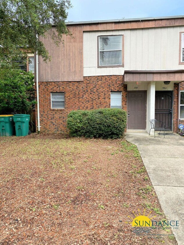 Primary Photo - Great 3 Bedroom Townhouse in Shalimar