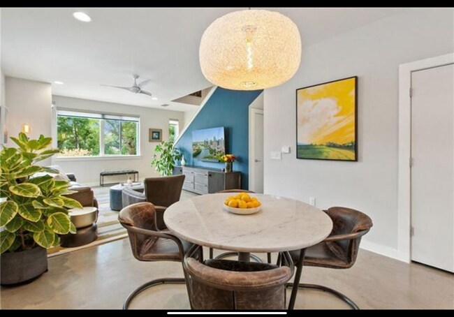 Foto del edificio - 705 N Bluff Dr