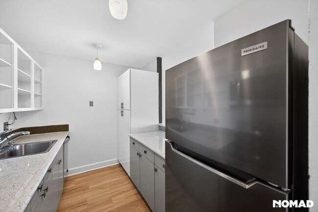 Foto del edificio - 700 N Washington St