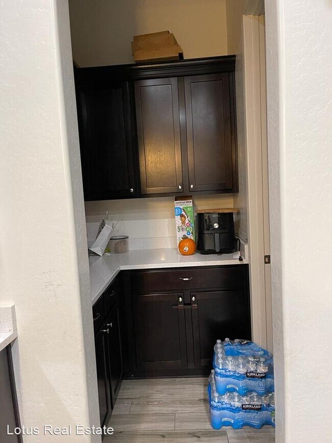 Building Photo - 4 br, 4 bath House - 861 E Ladbroke Way