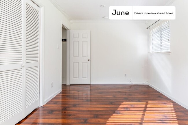 Building Photo - Room in Shared 4 bed/2 bath home