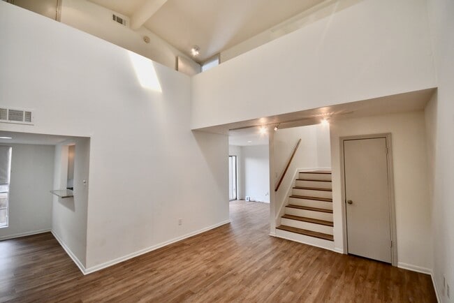Foto del edificio - 4404 Basswood Ln