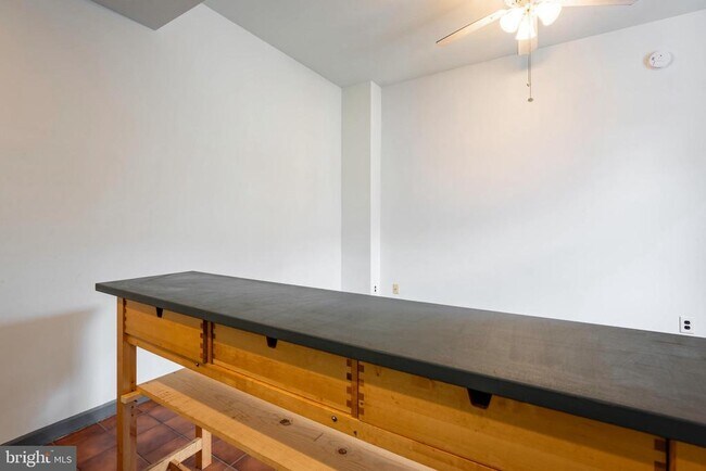 Foto del edificio - 1327 Snyder Ave