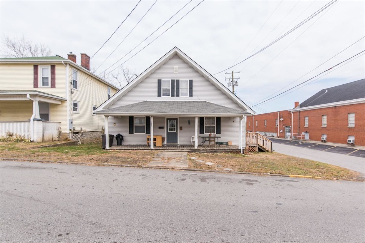 Primary Photo - 107 E Hickman St