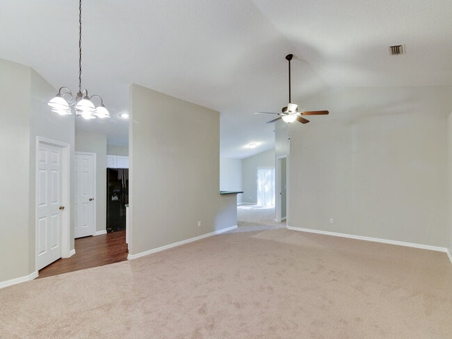 Building Photo - 343 S Lancelot Ave