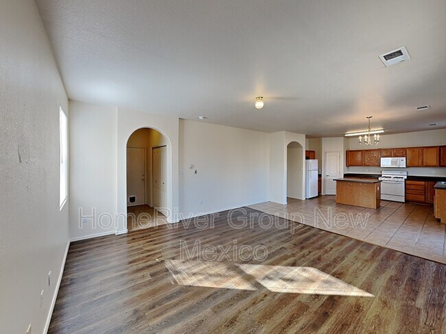 Building Photo - 733 Sunny Meadows Dr