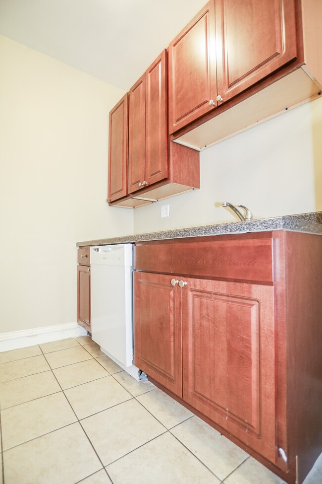 Building Photo - 5011 N Damen Ave