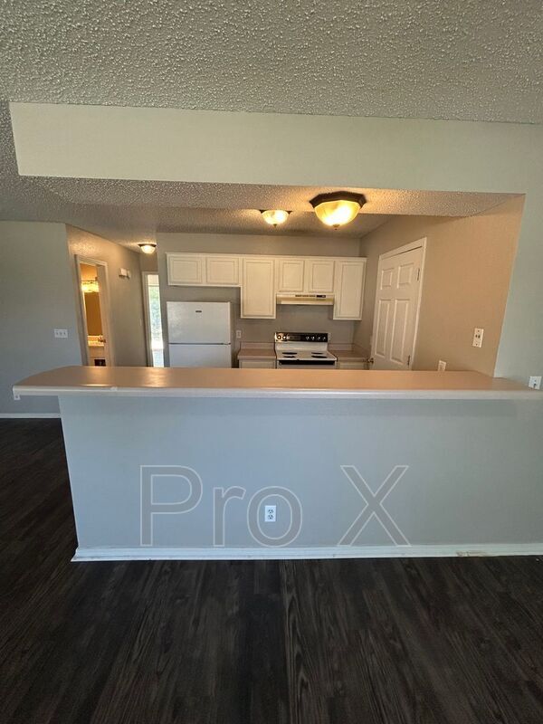 Foto del edificio - 413 Village Ln