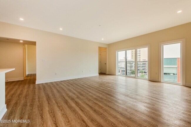 Building Photo - 700 Bangs Ave