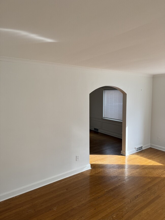 Building Photo - 5752 Bishop St