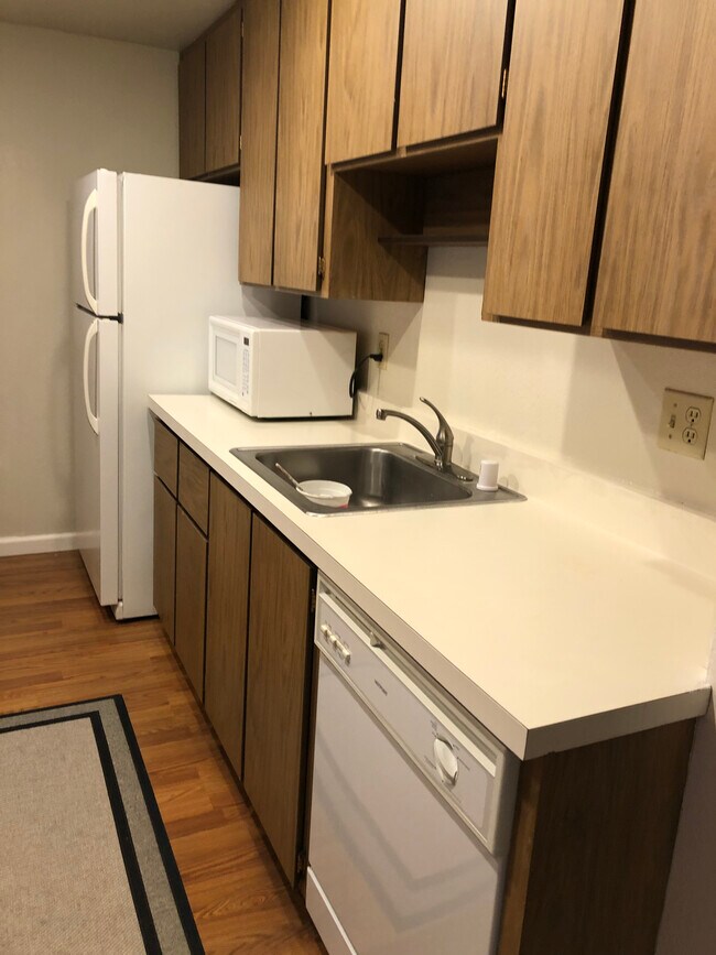 Building Photo - 660 Picasso Ter