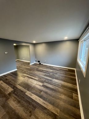 Foto del edificio - Beautifully updated 3 bed 1 bath home with garage and off-street parking in Penn Hills!