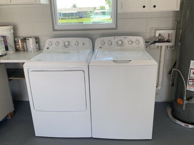 Foto del edificio - Beautifully Renovated Canal Home