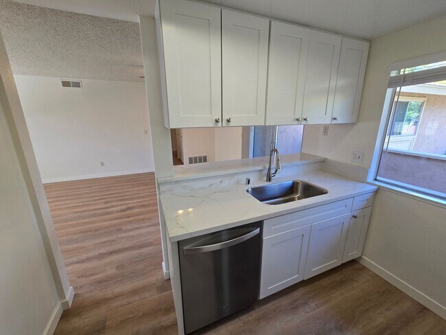 Building Photo - MOVE-IN SPECIAL: 1/2 OFF 1ST MONTH'S RENT!...