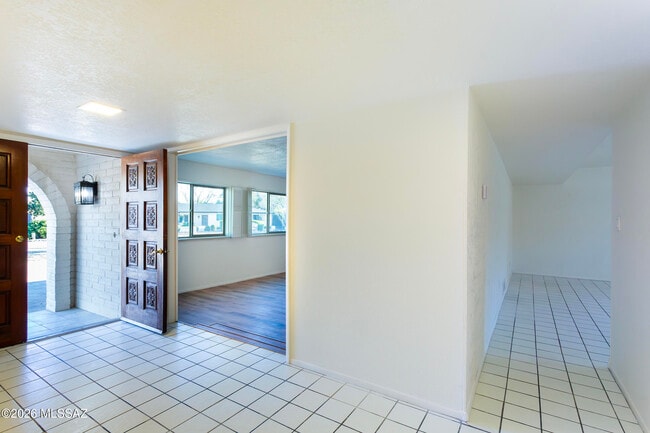 Foto del edificio - 1714 W Meadow Hills Dr