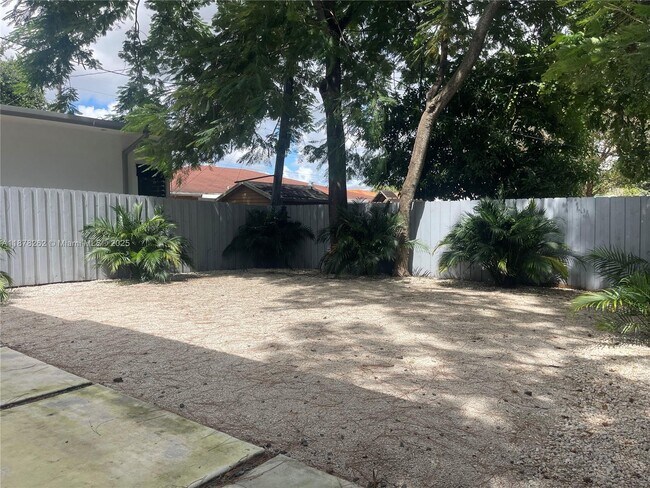 Foto del edificio - 3155 NW 103rd St