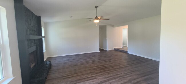 Foto del edificio - 104 Coachman Ln