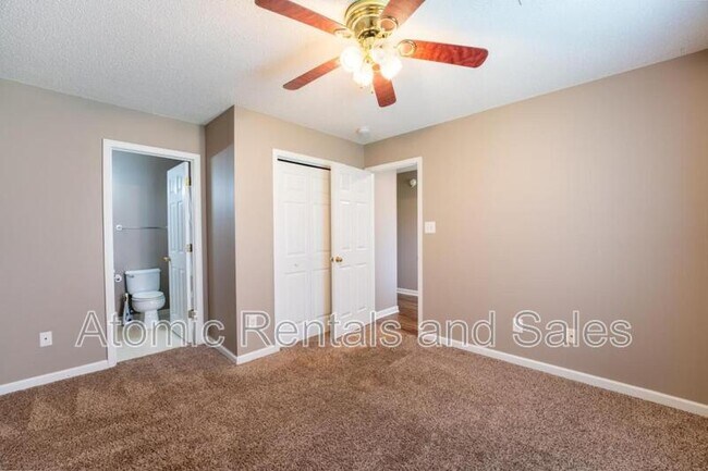 Foto del edificio - 322 Hawthorne Oaks Way