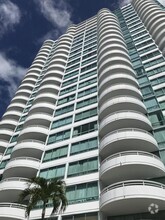 Building Photo - 1341 Kapiolani Blvd