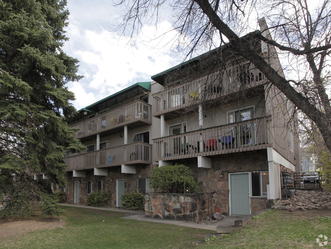 Primary Photo - 1012 University Ave