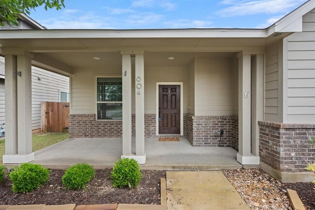 Foto del edificio - 604 Palmilla St