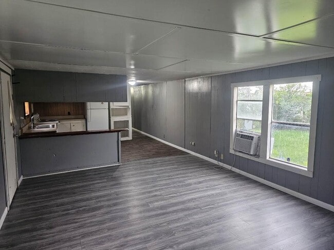 Building Photo - 1801 S Business 45