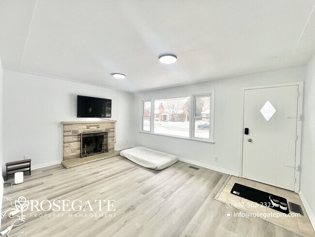 Building Photo - Spacious 3-Bedroom Main-Level Home with Porch, Backyard & Parking in London