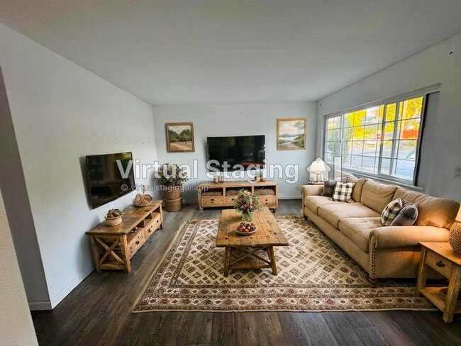 Building Photo - 641 Adobe Cir