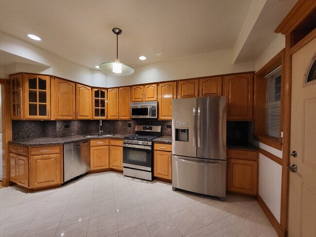 Stainless steel appliances - 4630 N Saint Louis Ave