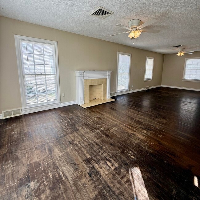 Building Photo - 2422 30th St