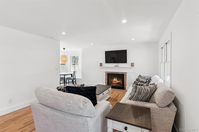 Building Photo - 502 Springs Fireplace Rd