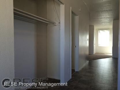 Building Photo - 858 E 200 N
