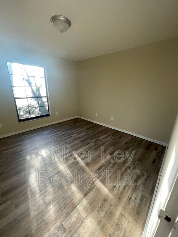 Building Photo - 311 Sunset Dr