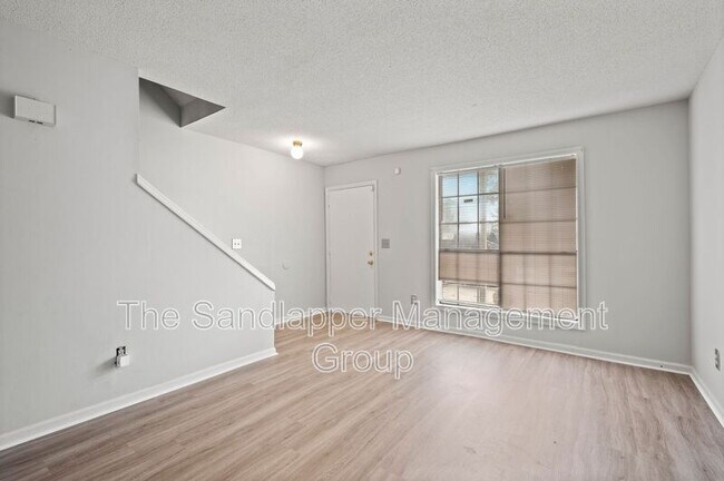 Foto del edificio - 3616 Peppertree Ln