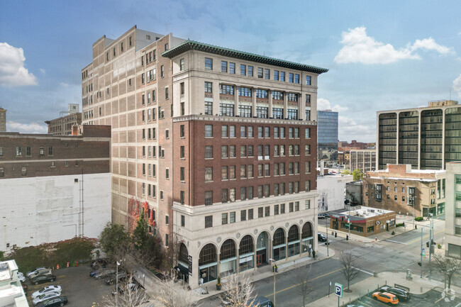 513 Adams - Exterior - LaSalle Apartments