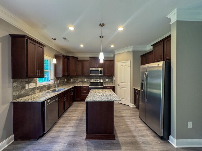 Foto del edificio - Beautiful 4 Bed 2.5 Bath Home in North Fayetteville