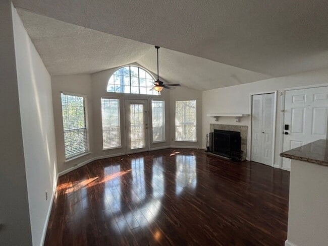 Building Photo - 1112 Sandy Ln Dr
