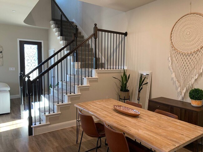 Building Photo - 7524 Redondo Dr
