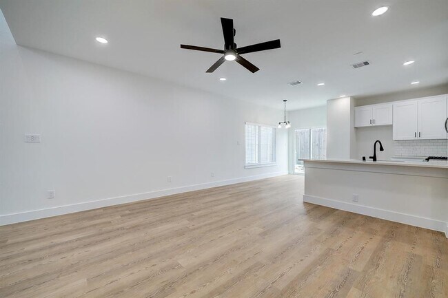 Building Photo - 16531 Oasis Glade Dr