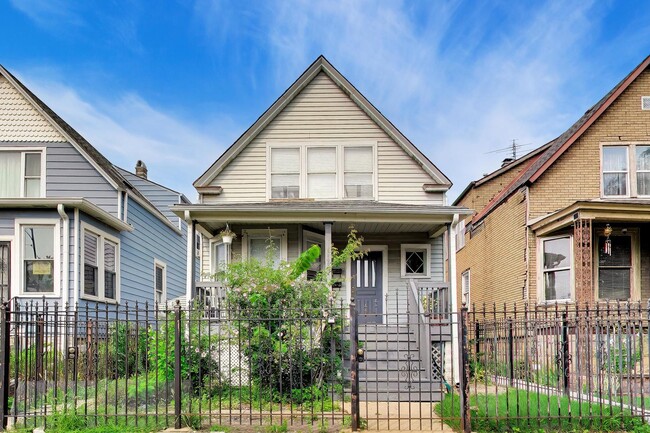 Building Photo - 2206 N Kostner Ave