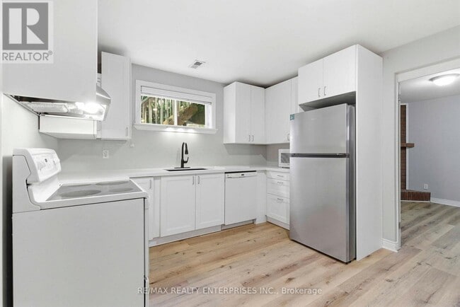 Building Photo - 71 Inglewood Pl